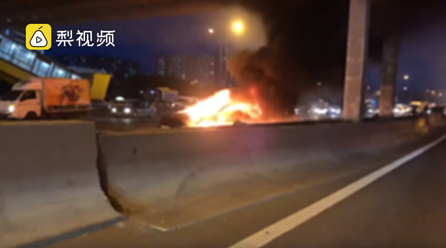 美國特斯拉撞車起火致三死事件深度解析，特斯拉撞車起火事件深度解析，悲劇背后的原因與啟示