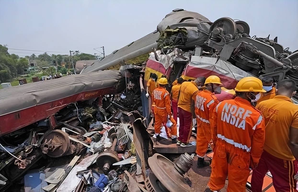 火車脫軌撞車事故頻發(fā)原因深度解析，火車事故頻發(fā)，深度剖析脫軌撞車原因