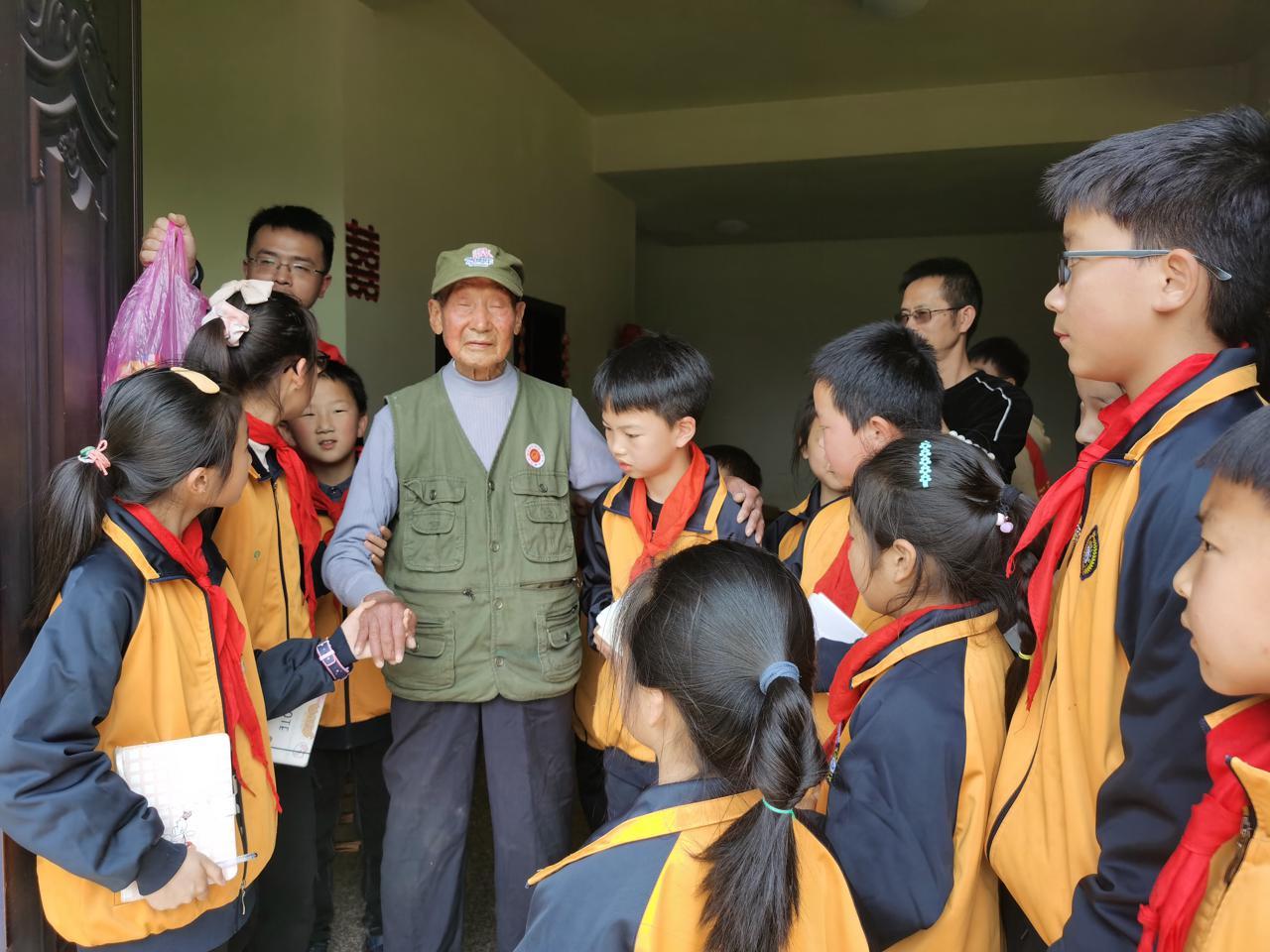 軍校女生真實(shí)感受，榮耀與挑戰(zhàn)并存，軍校女生體驗(yàn)，榮耀與挑戰(zhàn)交織的真實(shí)感受