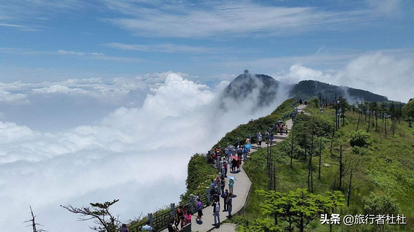 峨眉山，神秘的宗教圣地與哪位菩薩的道場，峨眉山，神秘的宗教圣地與菩薩的道場探秘