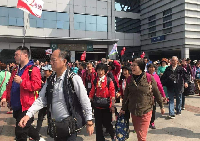 上海老年人旅游團(tuán)推薦，探索城市魅力與享受美好時(shí)光，上海老年人旅游團(tuán)推薦，探索城市魅力，共度美好時(shí)光