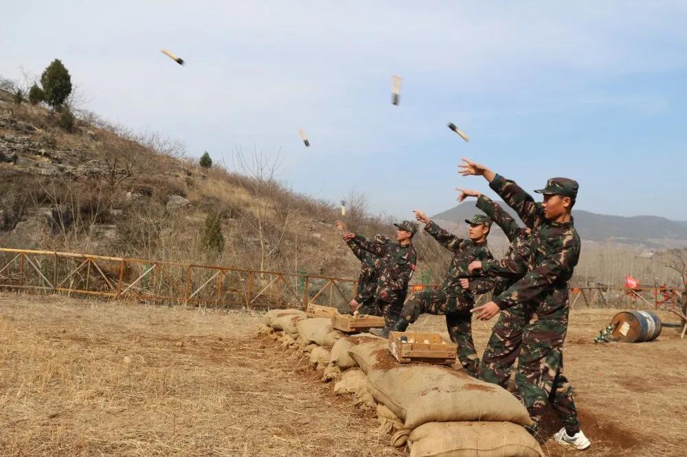 軍事夏令營(yíng)內(nèi)容，體驗(yàn)軍事文化，培養(yǎng)青年領(lǐng)導(dǎo)力，軍事夏令營(yíng)，體驗(yàn)軍事文化，培養(yǎng)青年領(lǐng)導(dǎo)力之旅