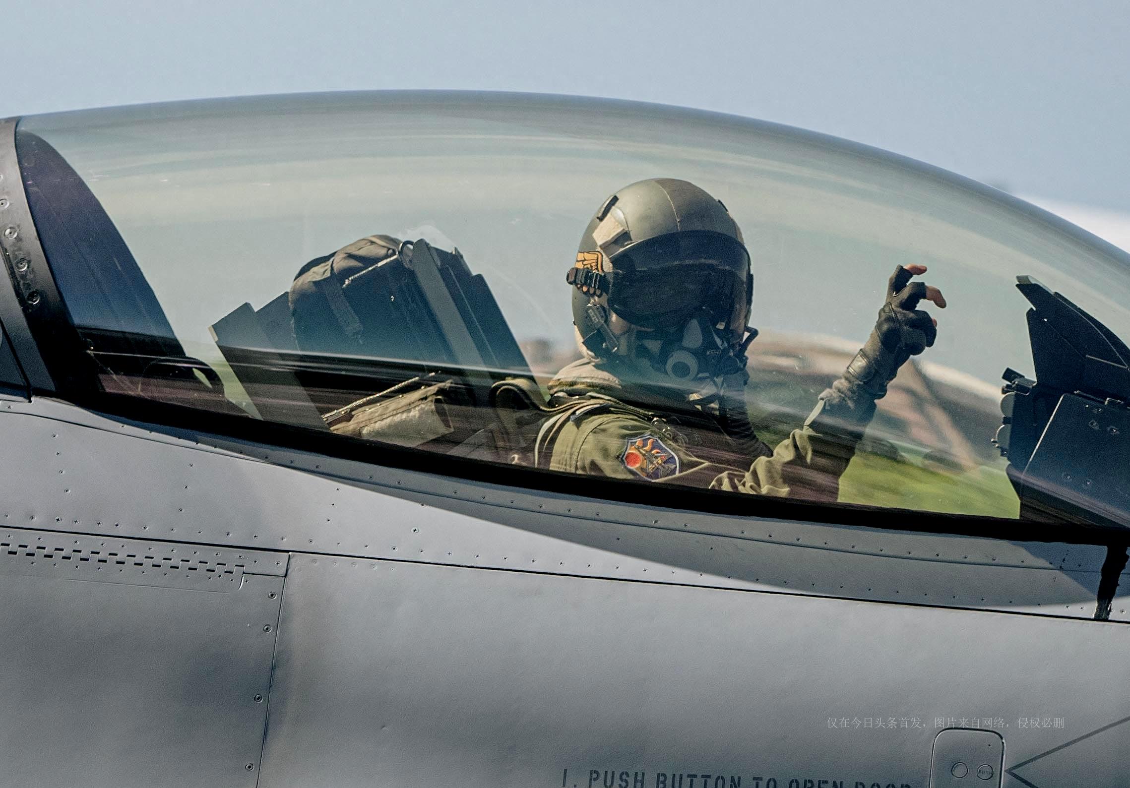 殲-10C與F-16，空中巨人的對(duì)比與解析，殲-10C與F-16，空中巨人的深度對(duì)比與解析