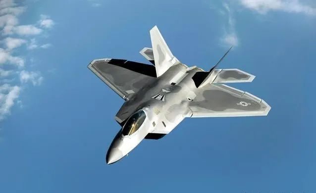 殲-20與F-22載彈量對比，空中巨無霸的較量，殲-20與F-22載彈量對比，空中巨無霸的較量揭秘