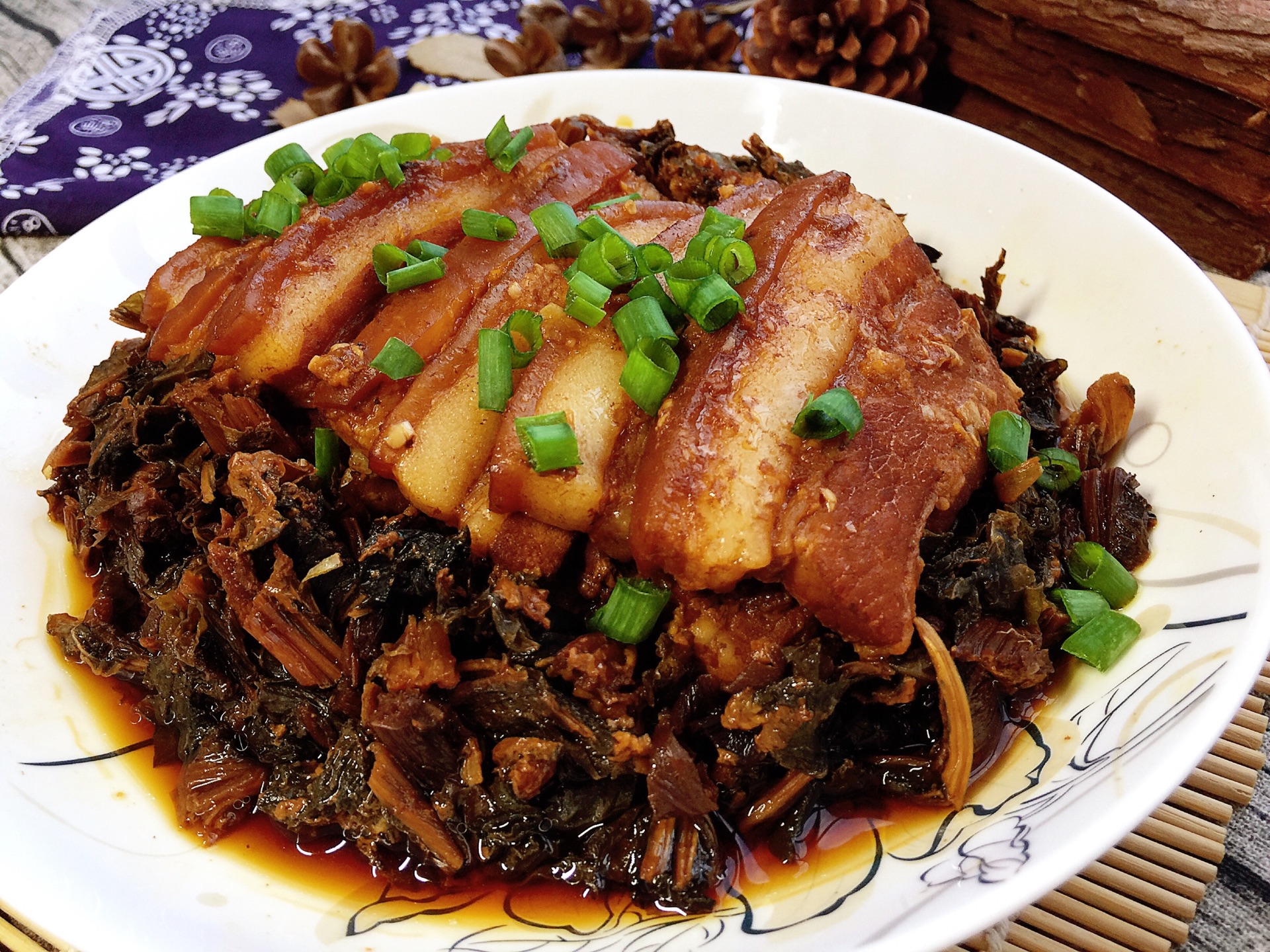 梅菜扣肉的做法，一道傳統(tǒng)美食的烹飪藝術(shù)，梅菜扣肉烹飪指南，傳統(tǒng)美食的烹飪魅力